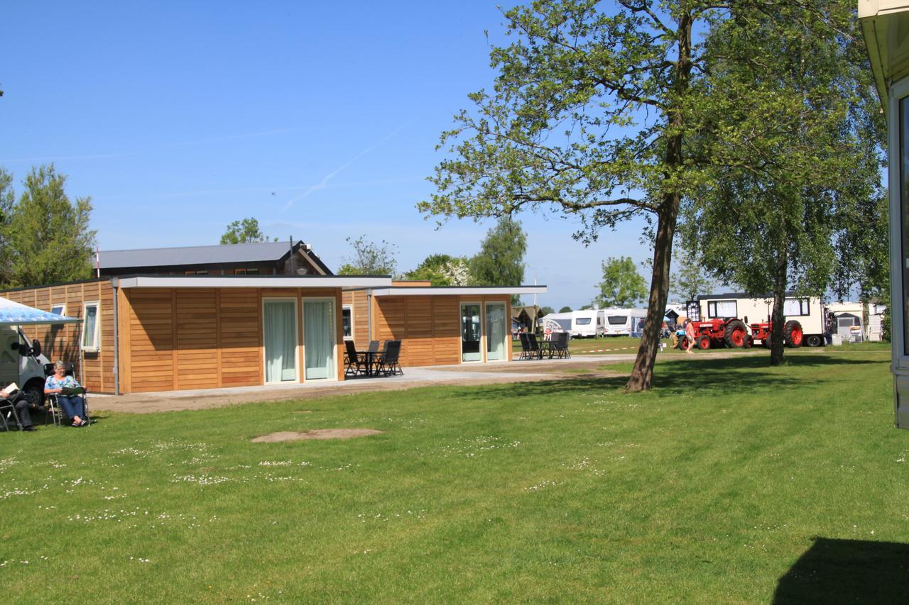 Tussen De Diepen